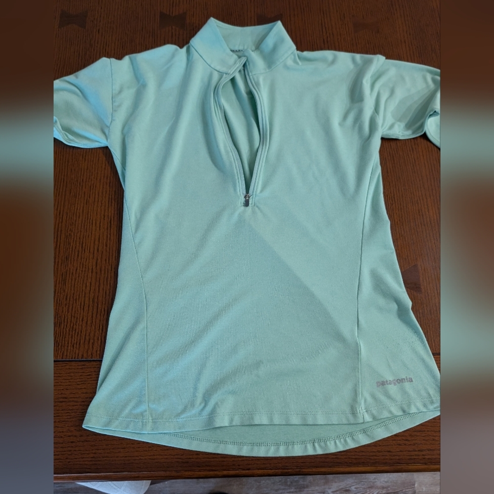 Patagonia women's shirt size small